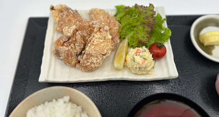 鶏の唐揚げ御膳(4個入り)